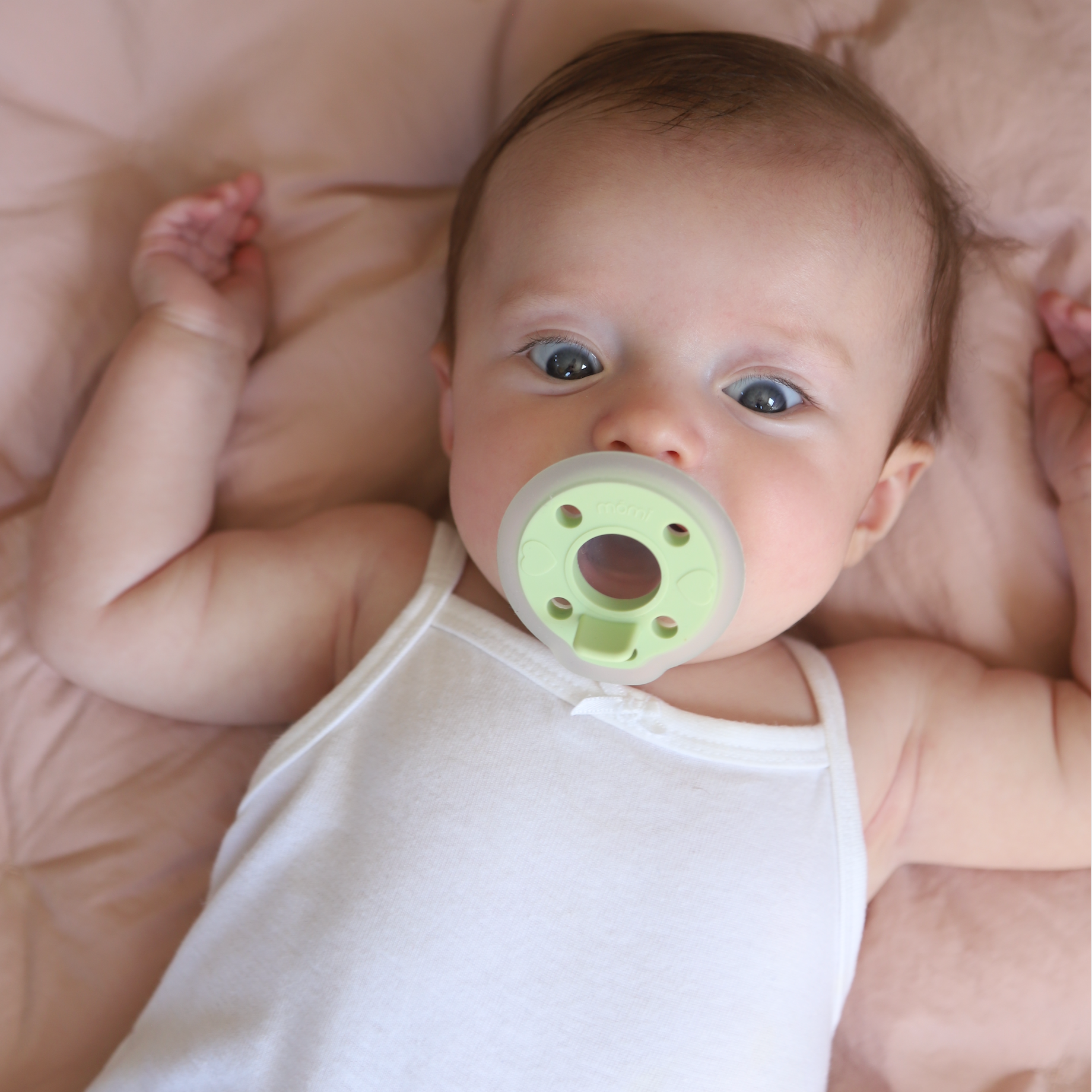 mōmi babypace pacifier set