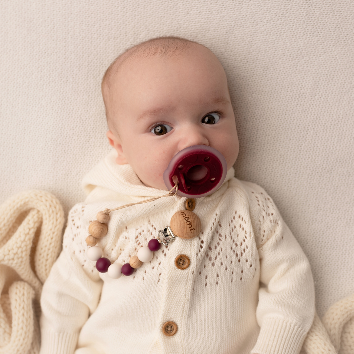 mōmi babypace pacifier gift set