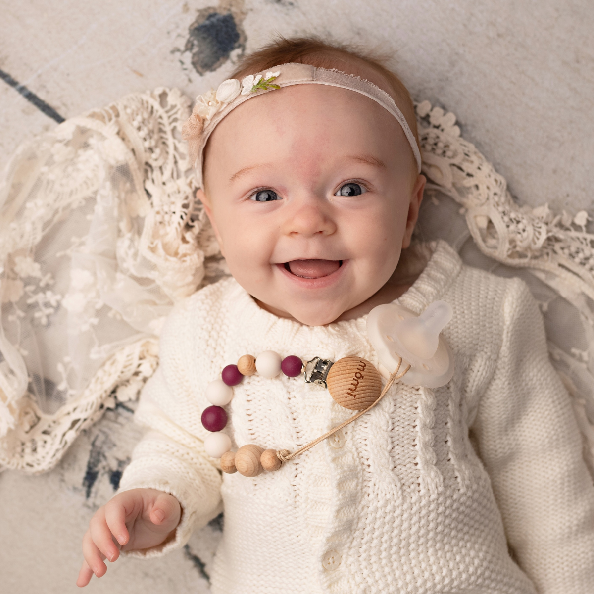 mōmi babypace pacifier gift set