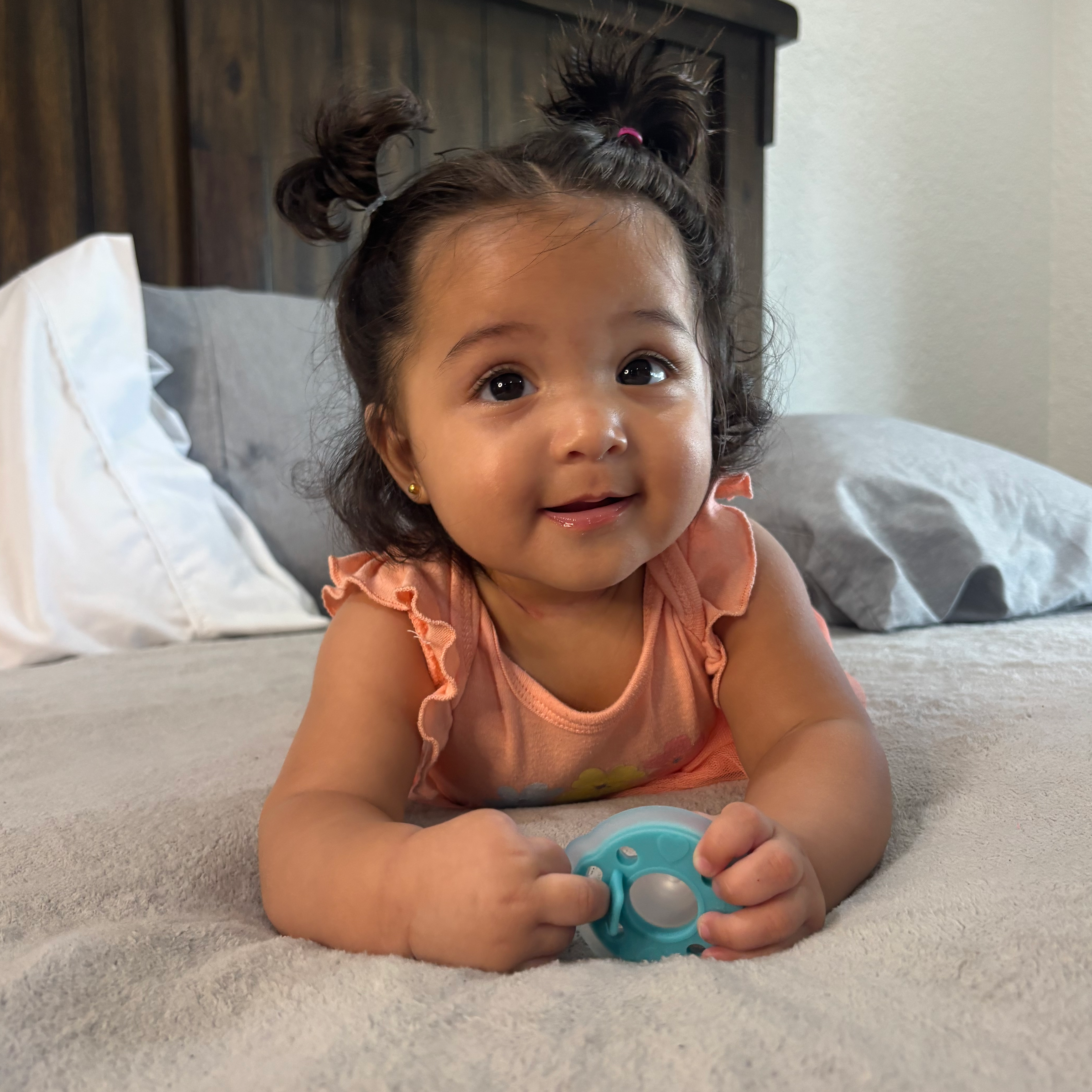 mōmi babypace pacifier gift set