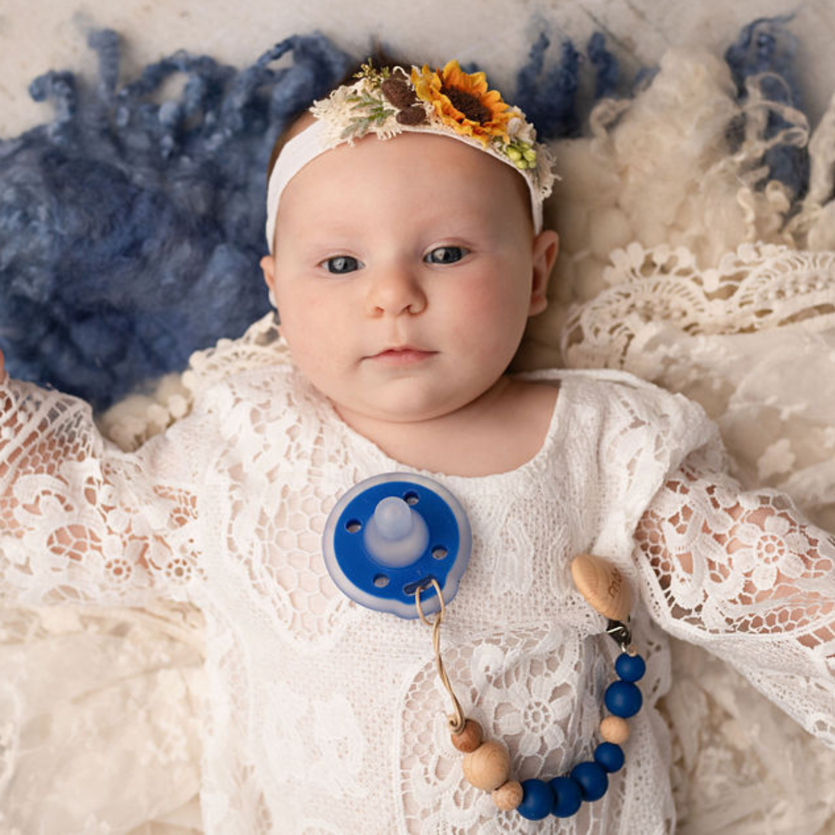 mōmi babypace pacifier clip - lapis