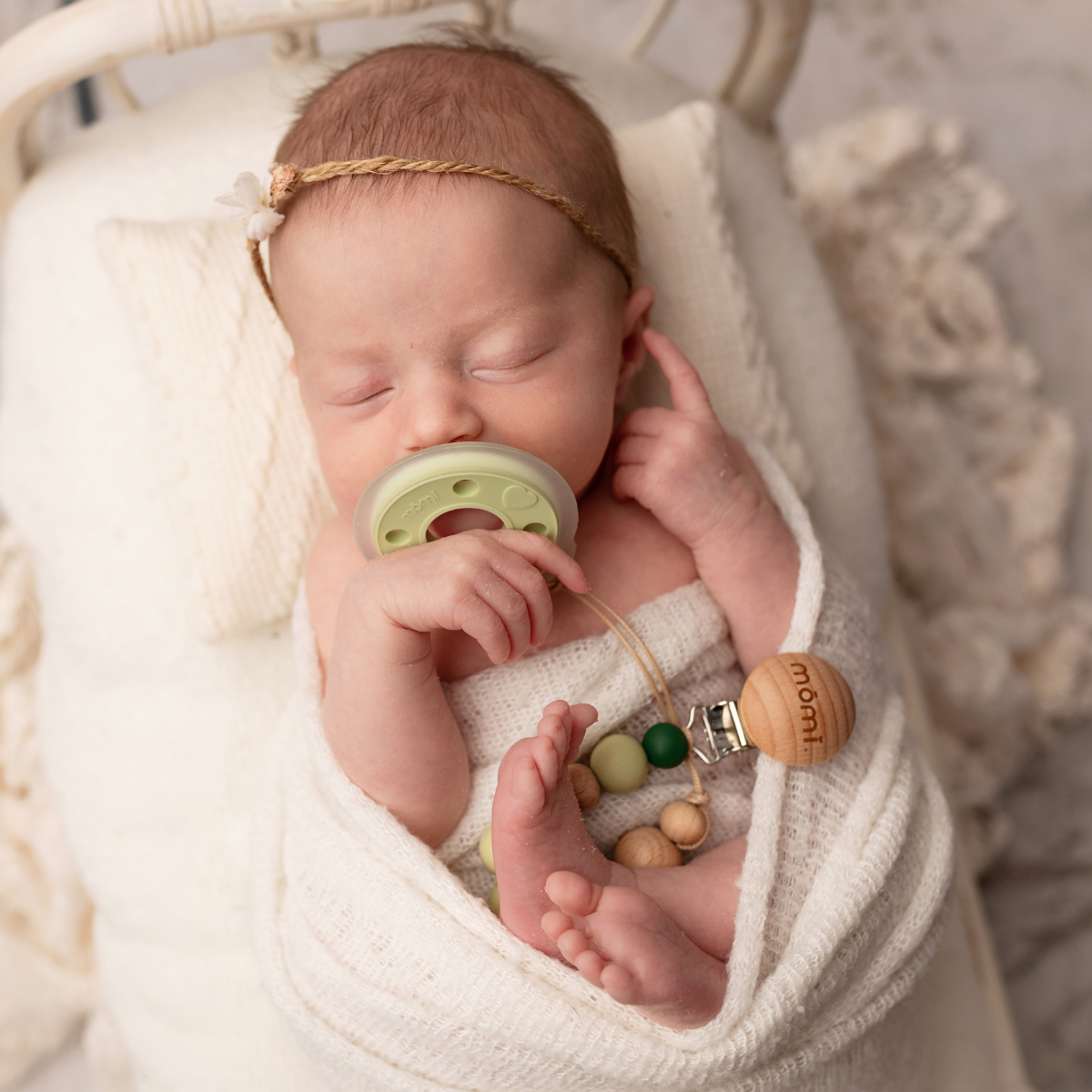 mōmi babypace pacifier gift set